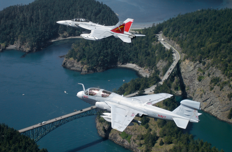 Illustration for article titled The Navy's EA-6B Prowler Completes Its Final Carrier Cruise